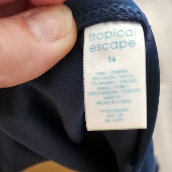 Tropical Escape Takini Top - Picture 3 of 3